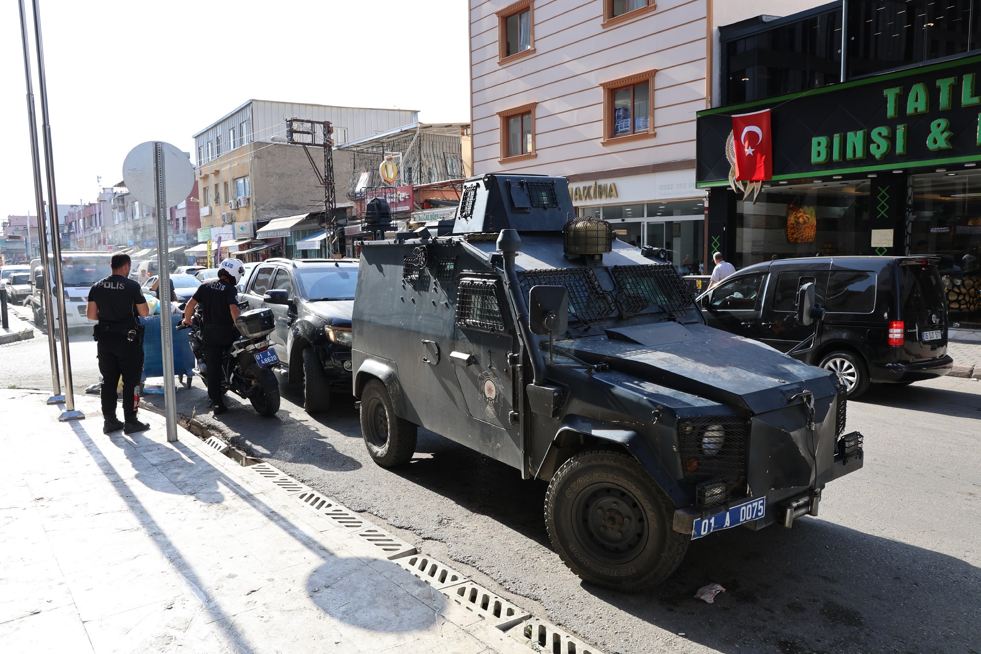 Sokakta El Bombası Bulundu (2)