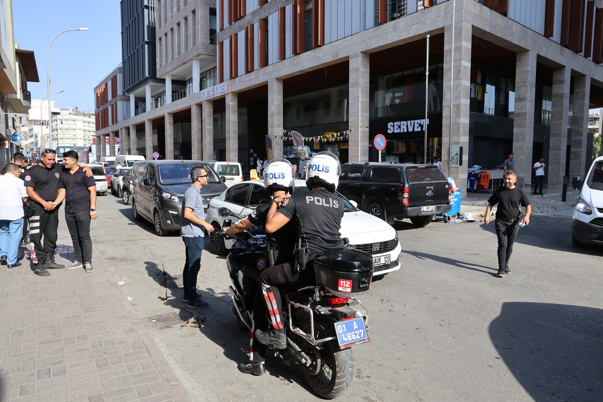 Sokakta El Bombası Bulundu (3)