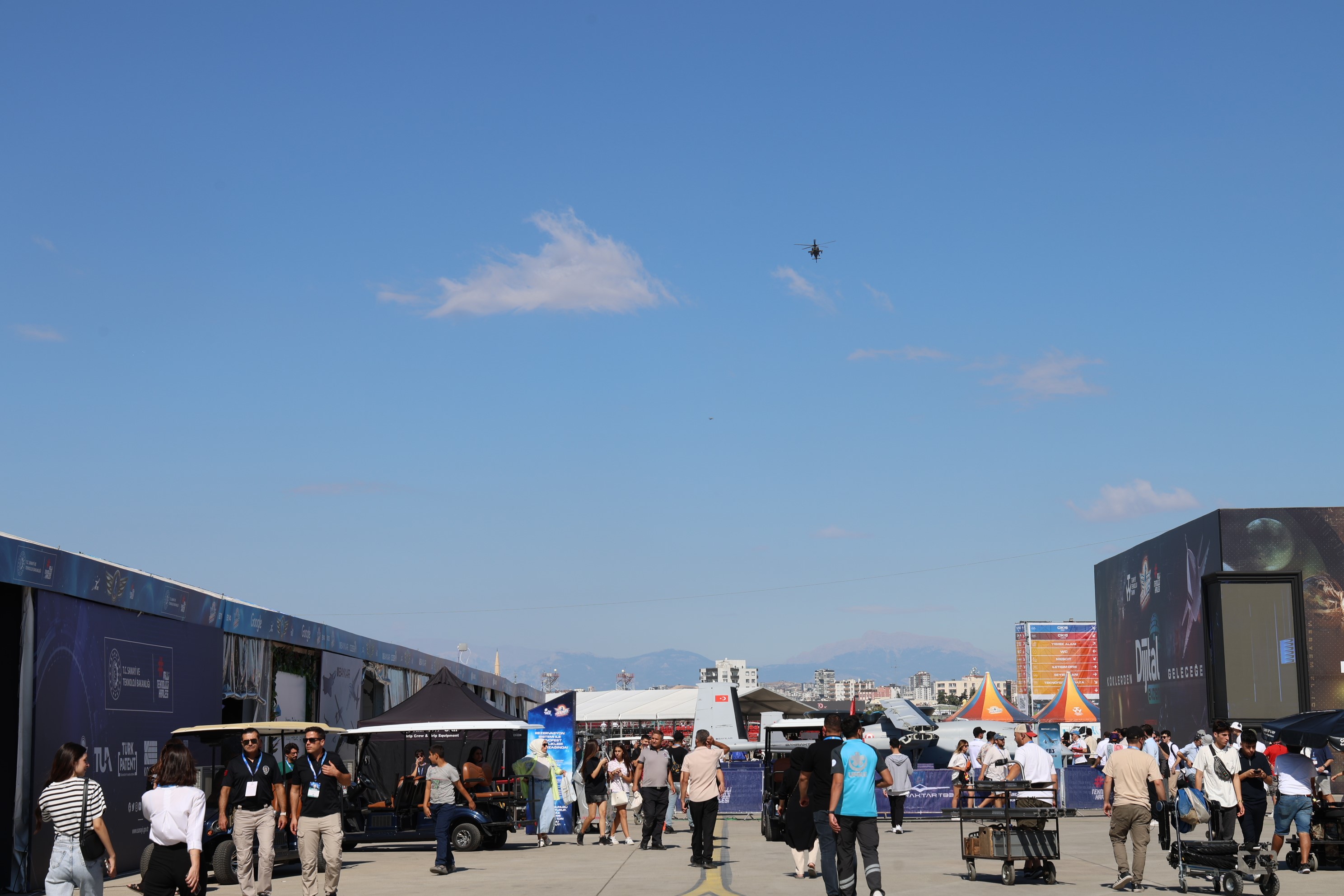 Teknofest Kapılarını Açtı Gençler Teknolojiye Akın Etti (6)