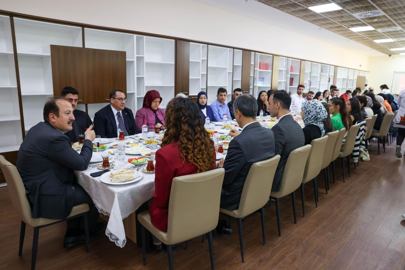 Vali Pehlivan, Öğrenci Yurdunu Ziyaret Etti Ve Gençlerle Buluştu