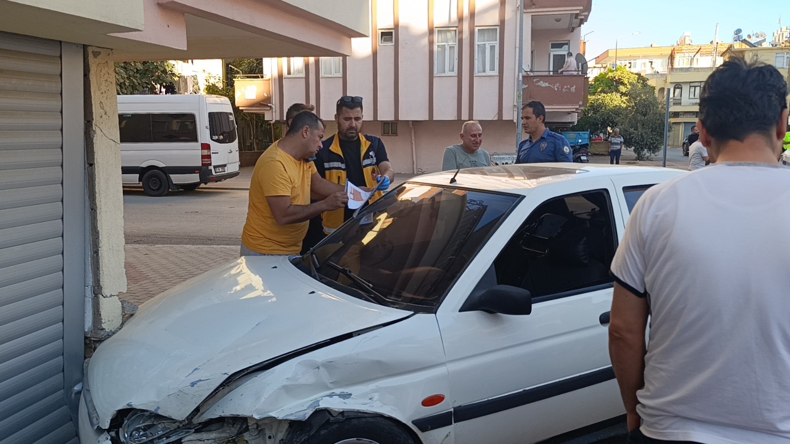 Yaralı Kadın Sürücü, Eşinin İsteğiyle Hastaneye Gitmeyi Reddetti (2)