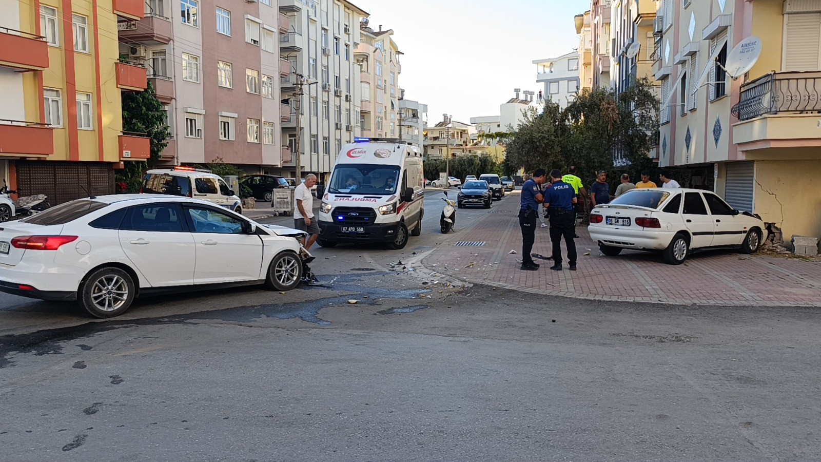 Yaralı Kadın Sürücü, Eşinin İsteğiyle Hastaneye Gitmeyi Reddetti (4)