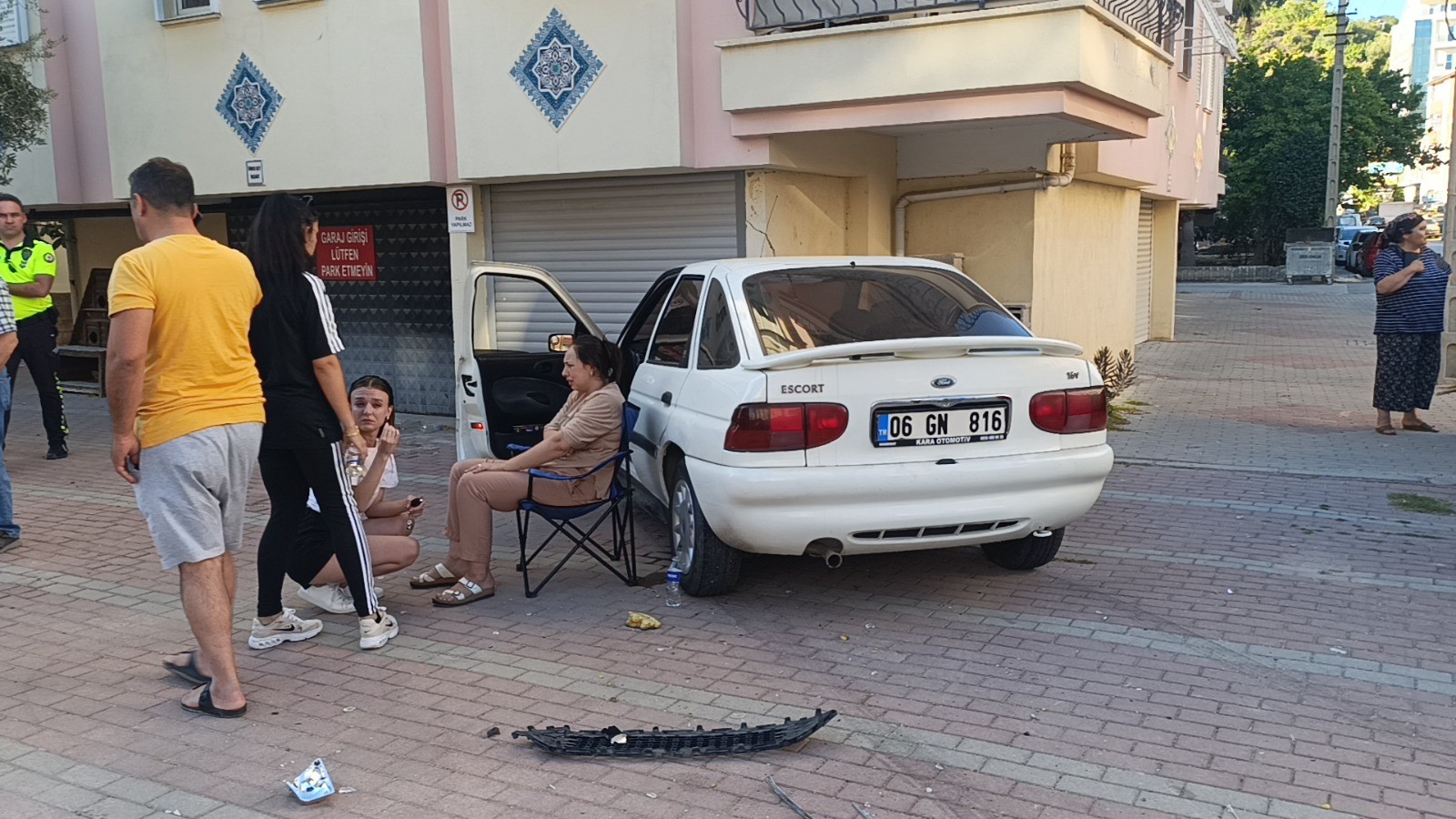 Yaralı Kadın Sürücü, Eşinin İsteğiyle Hastaneye Gitmeyi Reddetti (5)