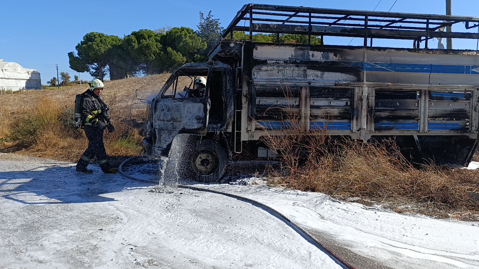 Yolda Alev Alan Kamyon Kül Oldu