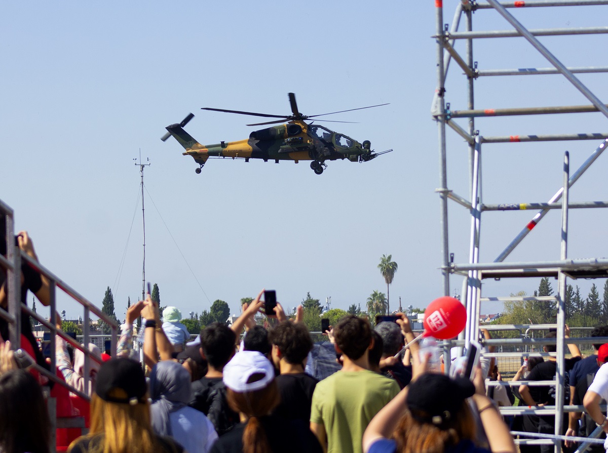 Yöresel Kıyafetleriyle Teknofest'te Ilgi Topluyorlar (4)