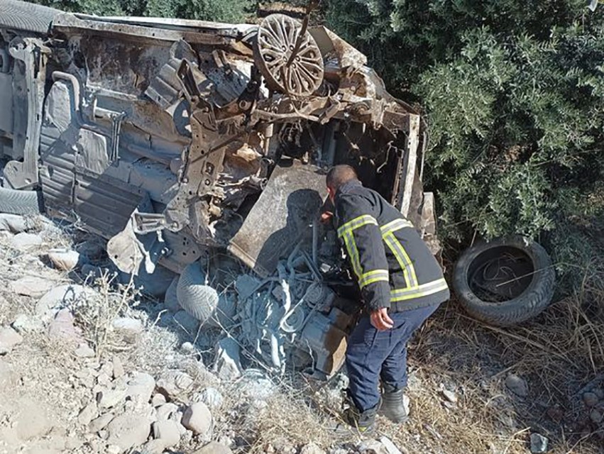 Zeytin Bahçesine Düşen Otomobilde 5 Yaralı-1