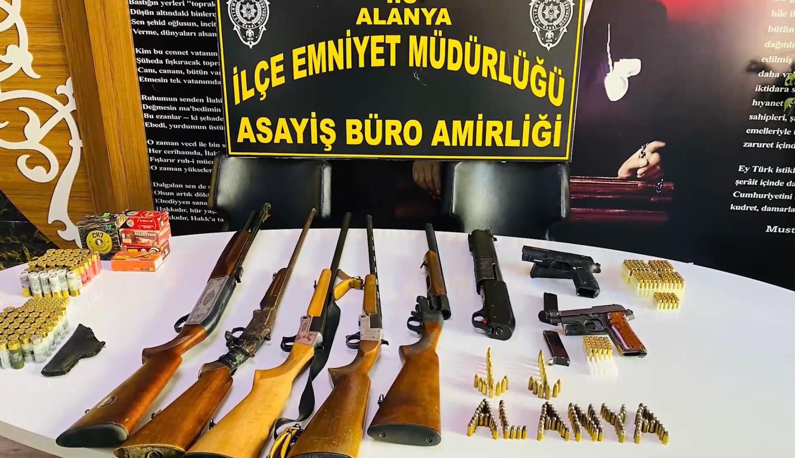 7 İlçede Eş Zamanlı Huzur Operasyonu Ruhsatsız Silahlar Ele Geçirildi (2)