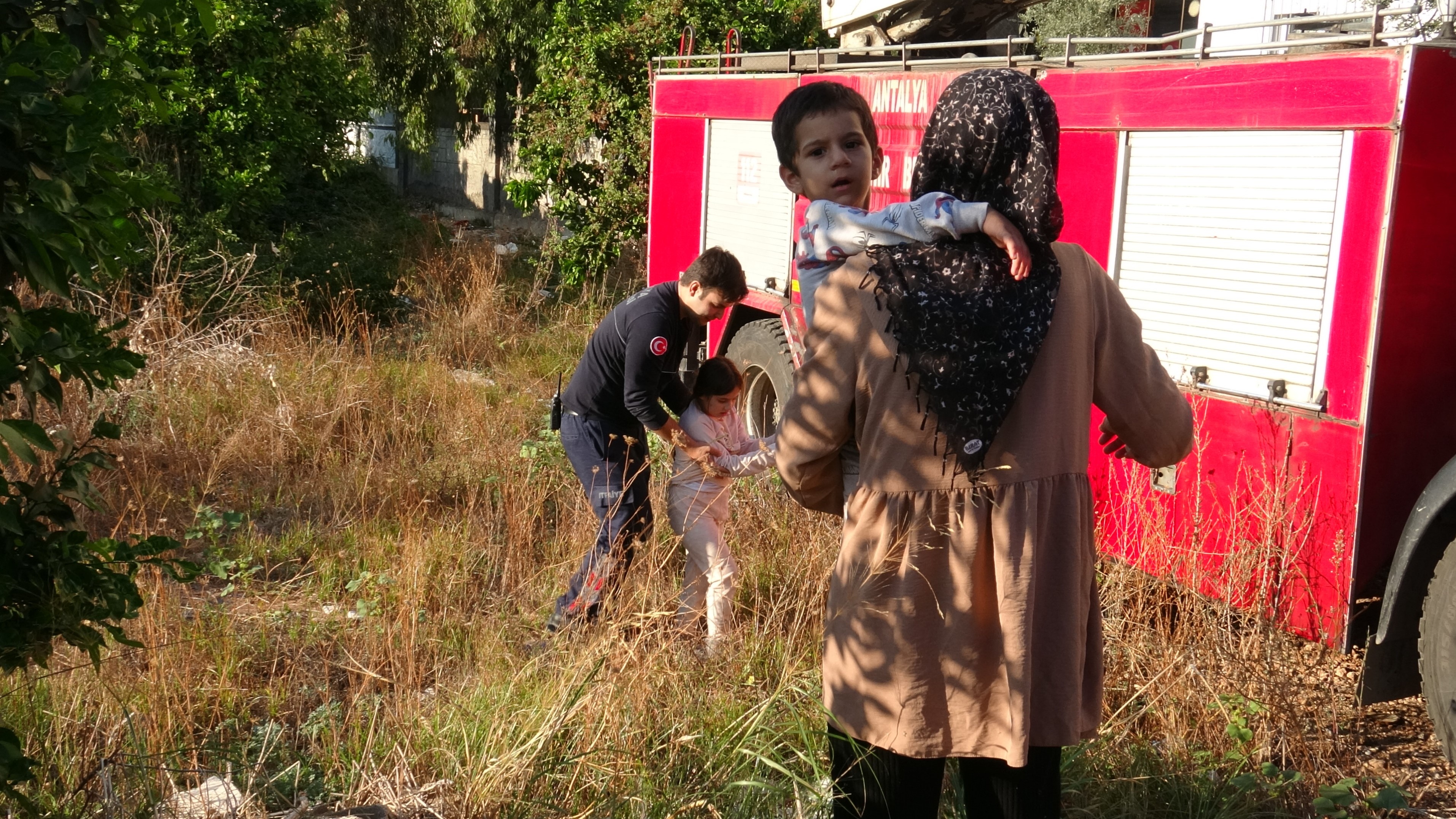 Arızalanan Kapı Kilidi, İki Çocuğu Evde Mahsur Bıraktı, İtfaiye Kurtardı (4)