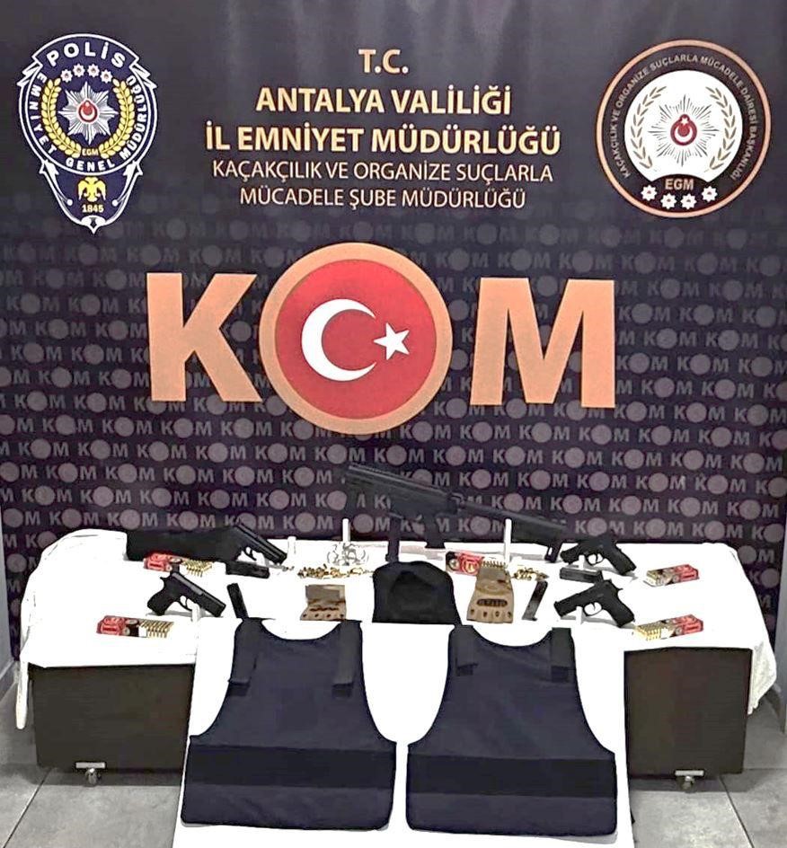 Esnafa Silahlı Tehditler Polis 'Kurşunlu' Çeteye Sinema Gibi Operasyon Düzenledi (4)