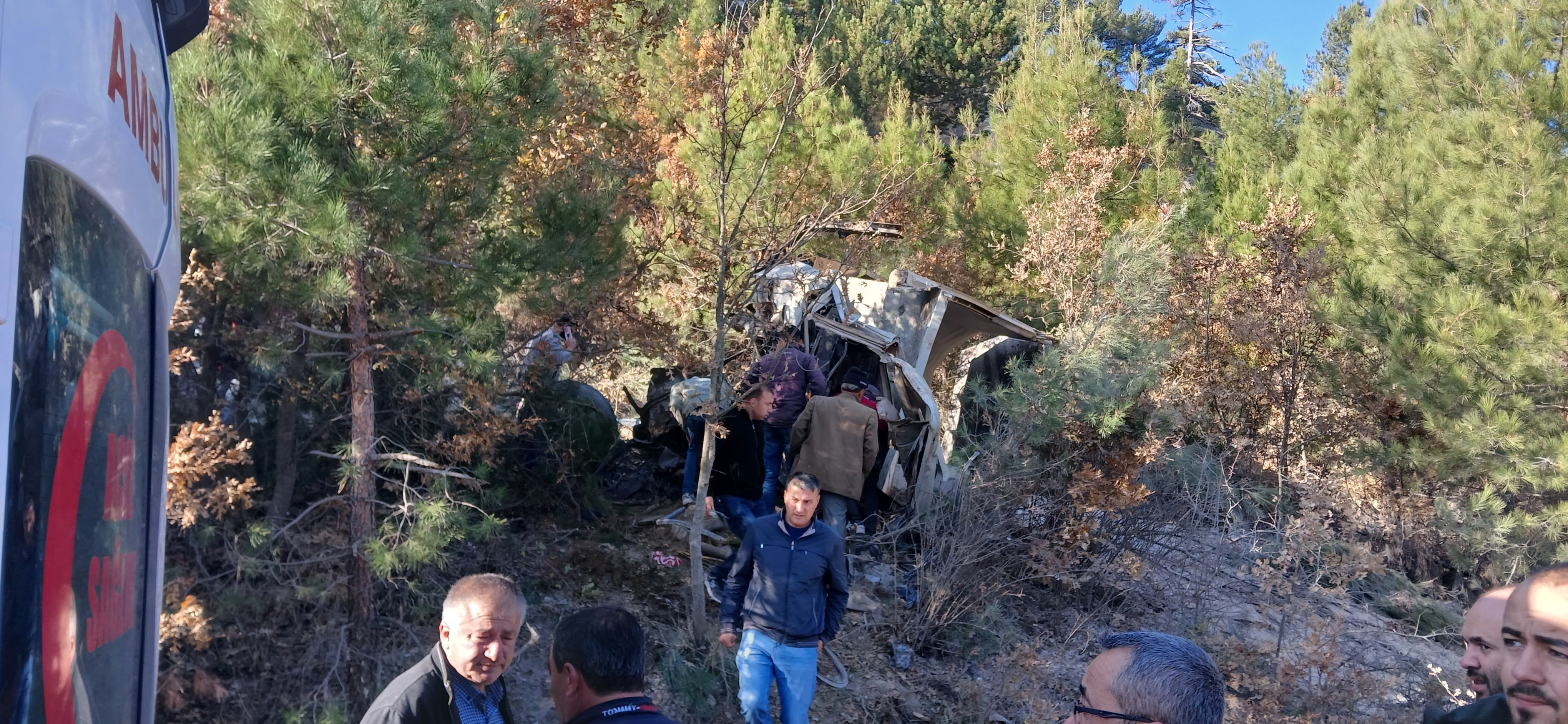 Freni Patlayan Kamyon Şarampole Yuvarlandı (3)