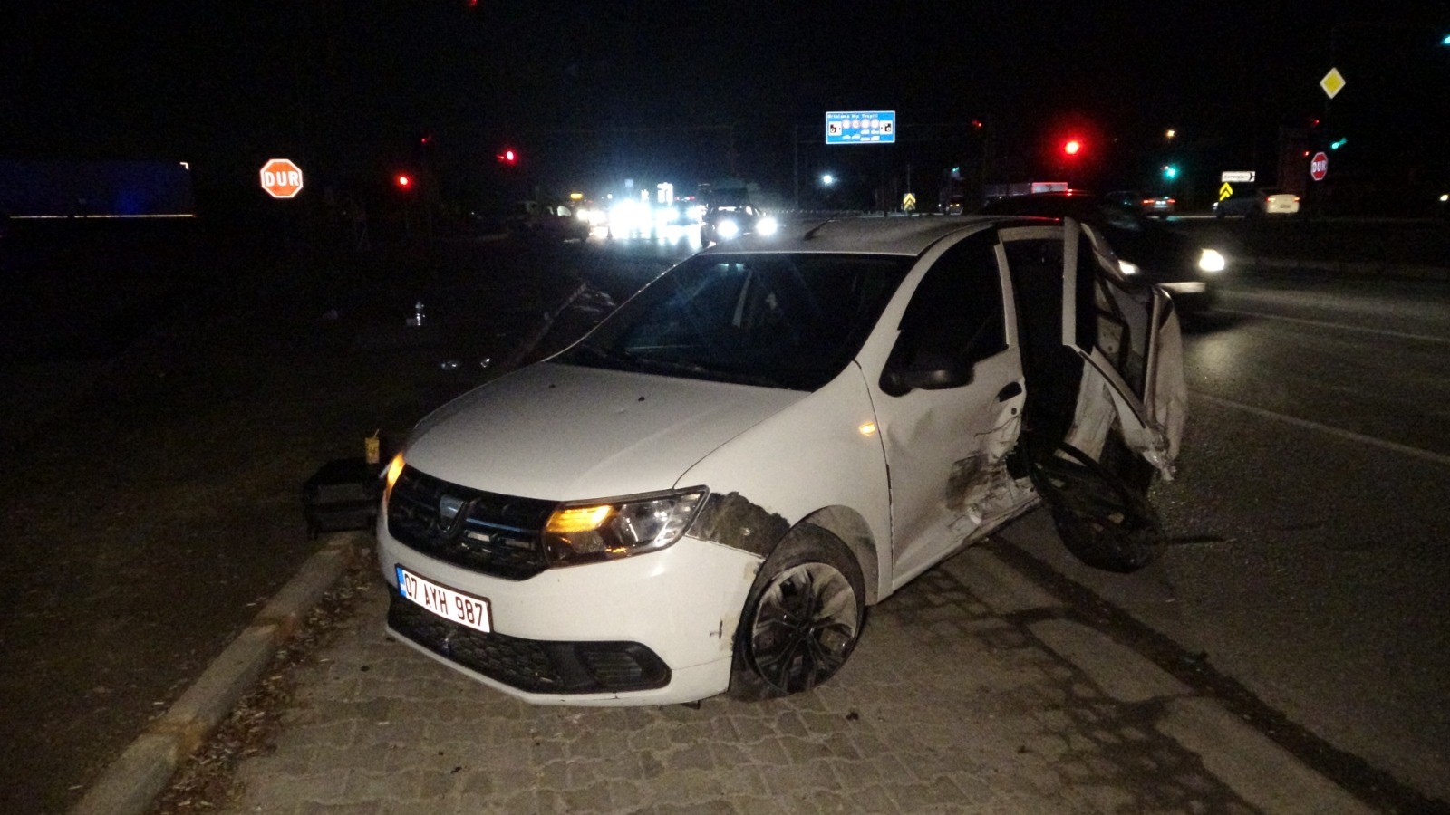 Hızlı Sürücü Ve Kırmızı Işık İhlali, Kazaya Yol Açtı