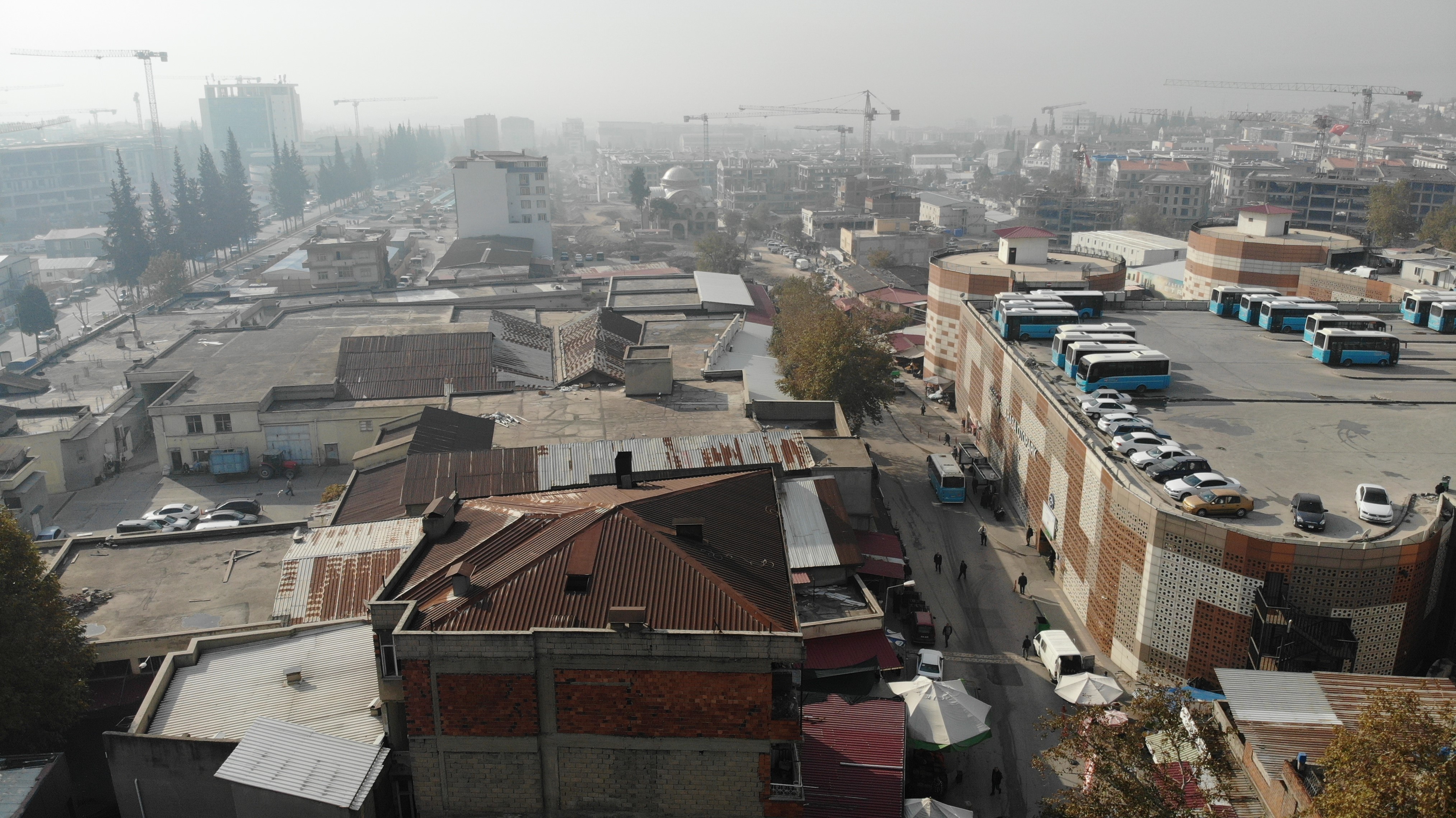 Kahramanmaraş Dere Pazarı'nda Büyük İndirim Esnaf Stoklarını Eritiyor (5)