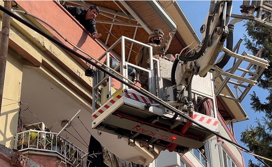 Kahramanmaraş’ta Rehin Alınan Aileyi Özel Harekat Polisi Kurtardı (4)