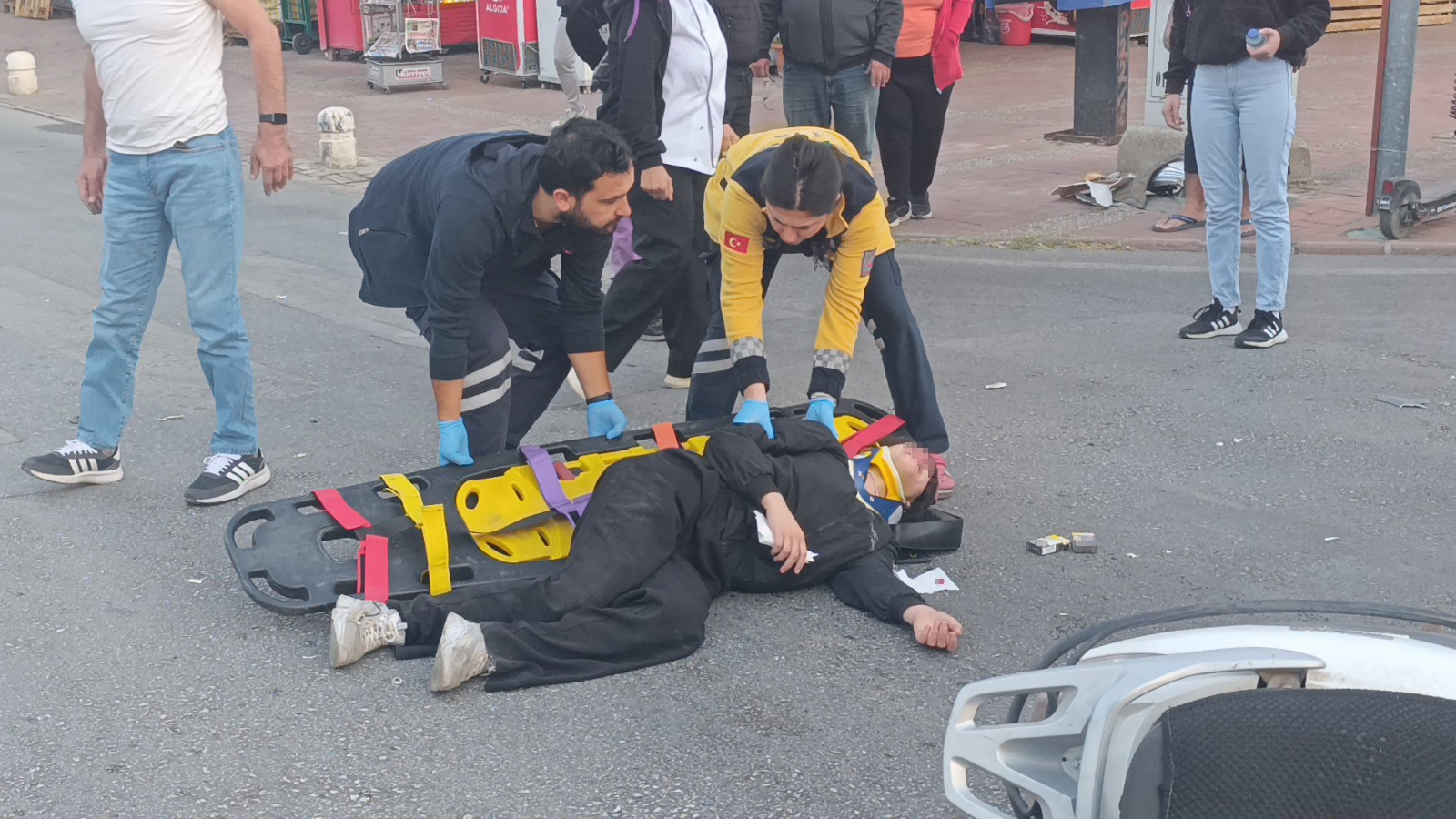 Kırmızı Işık İhlali Trafik Kazasına Yol Açtı Genç Kız Yaralandı (3)