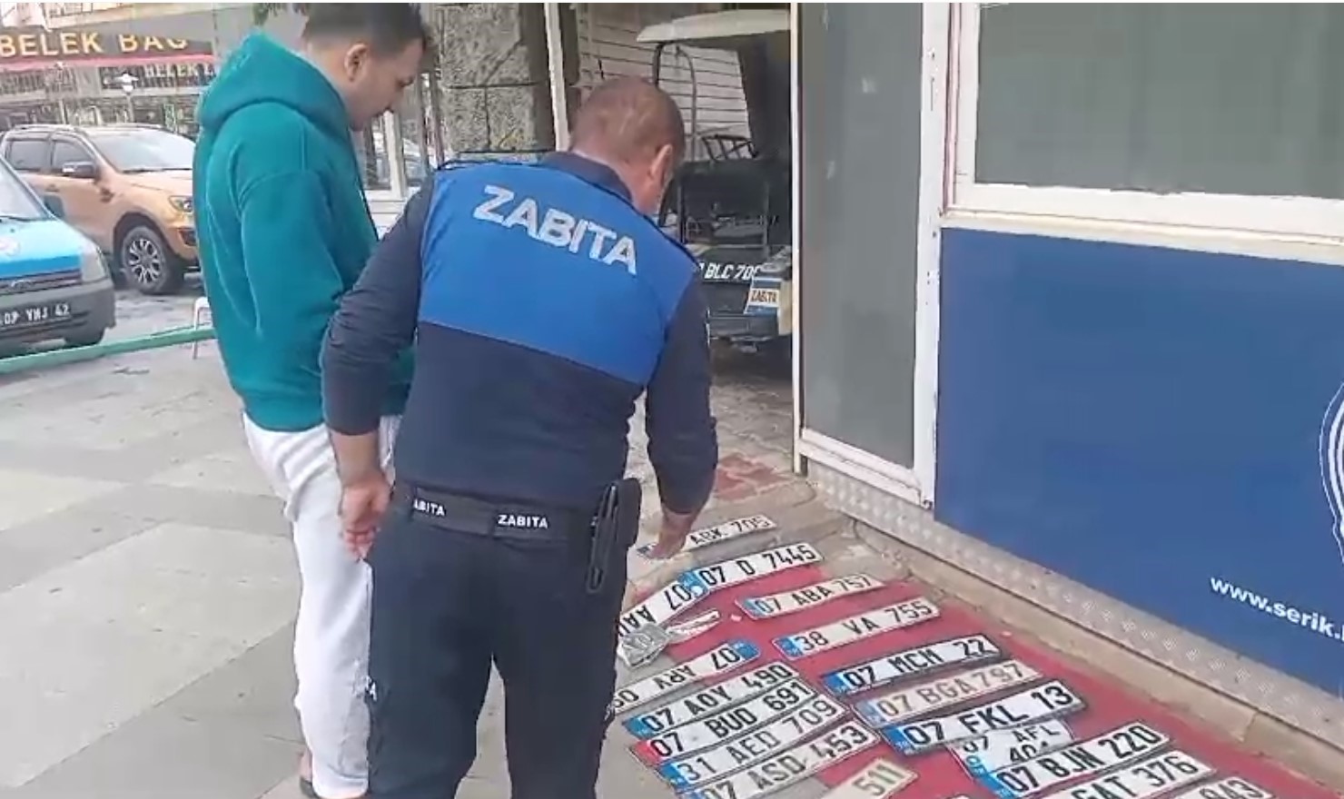 Sağanak Yağışın Ardından Plakalarını Kaybeden Sürücüler Yollarda