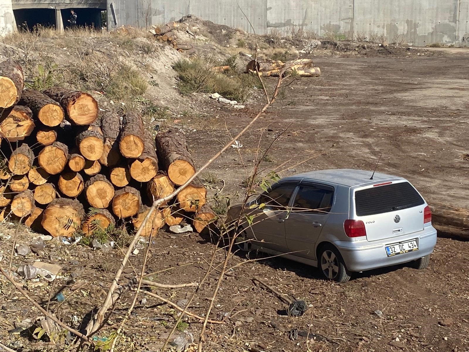 Tomrukların Üzerine Düşen Otomobilde 2 Yaralı