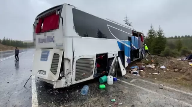 Yolcu Otobüsü Devrildi! Ölü Ve Yaralılar Var (2)