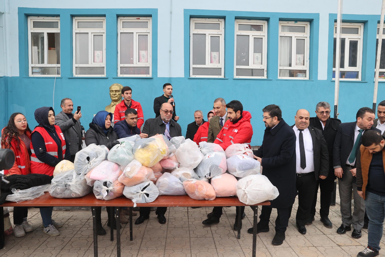 Dulkadiroğlu Belediyesi Ve Kızılay’dan İhtiyaç Sahibi Öğrencilere Destek (2)