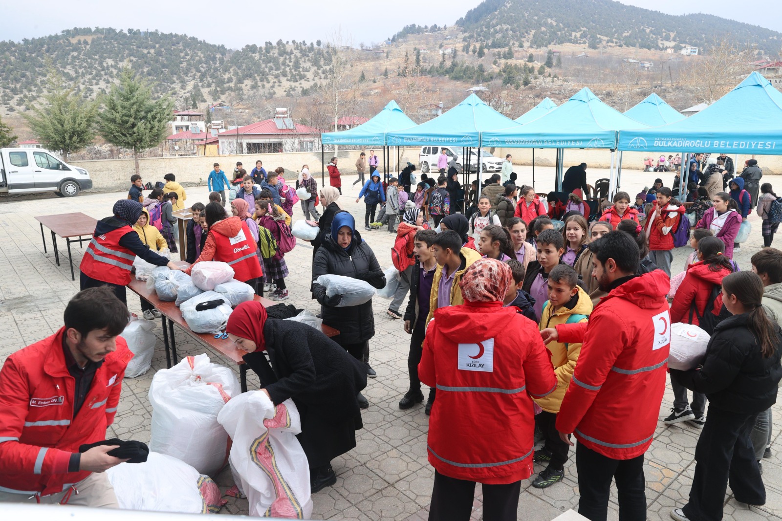 Dulkadiroğlu Belediyesi Ve Kızılay’dan İhtiyaç Sahibi Öğrencilere Destek (3)