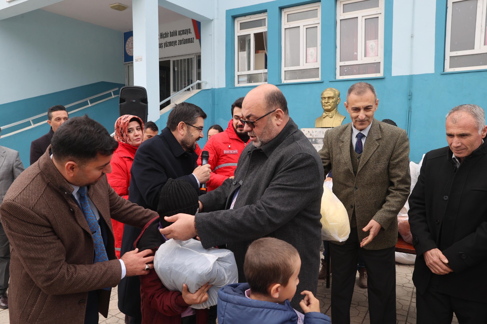 Dulkadiroğlu Belediyesi Ve Kızılay’dan İhtiyaç Sahibi Öğrencilere Destek (6)