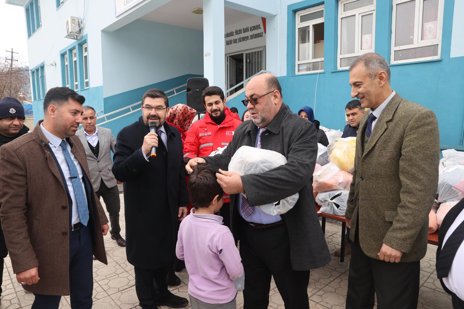 Dulkadiroğlu Belediyesi Ve Kızılay’dan İhtiyaç Sahibi Öğrencilere Destek (7)