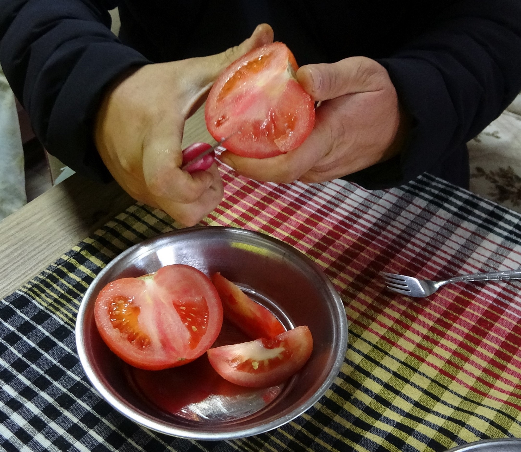 Emeğin Sonucu 3 Ton Domates, Yayla Evine Taşındı (3)