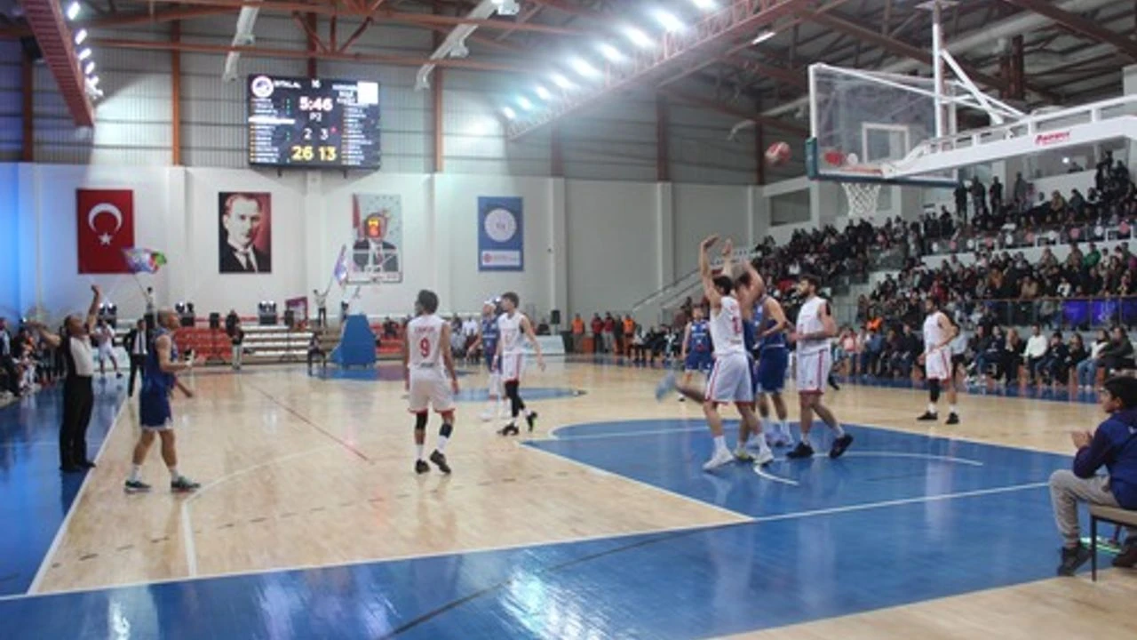 İstiklalspor Liderliğe Yükseldi, Namağlup Rakibini Zorla Yendi! (1)