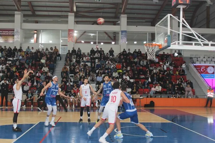 İstiklalspor Liderliğe Yükseldi, Namağlup Rakibini Zorla Yendi! (3)