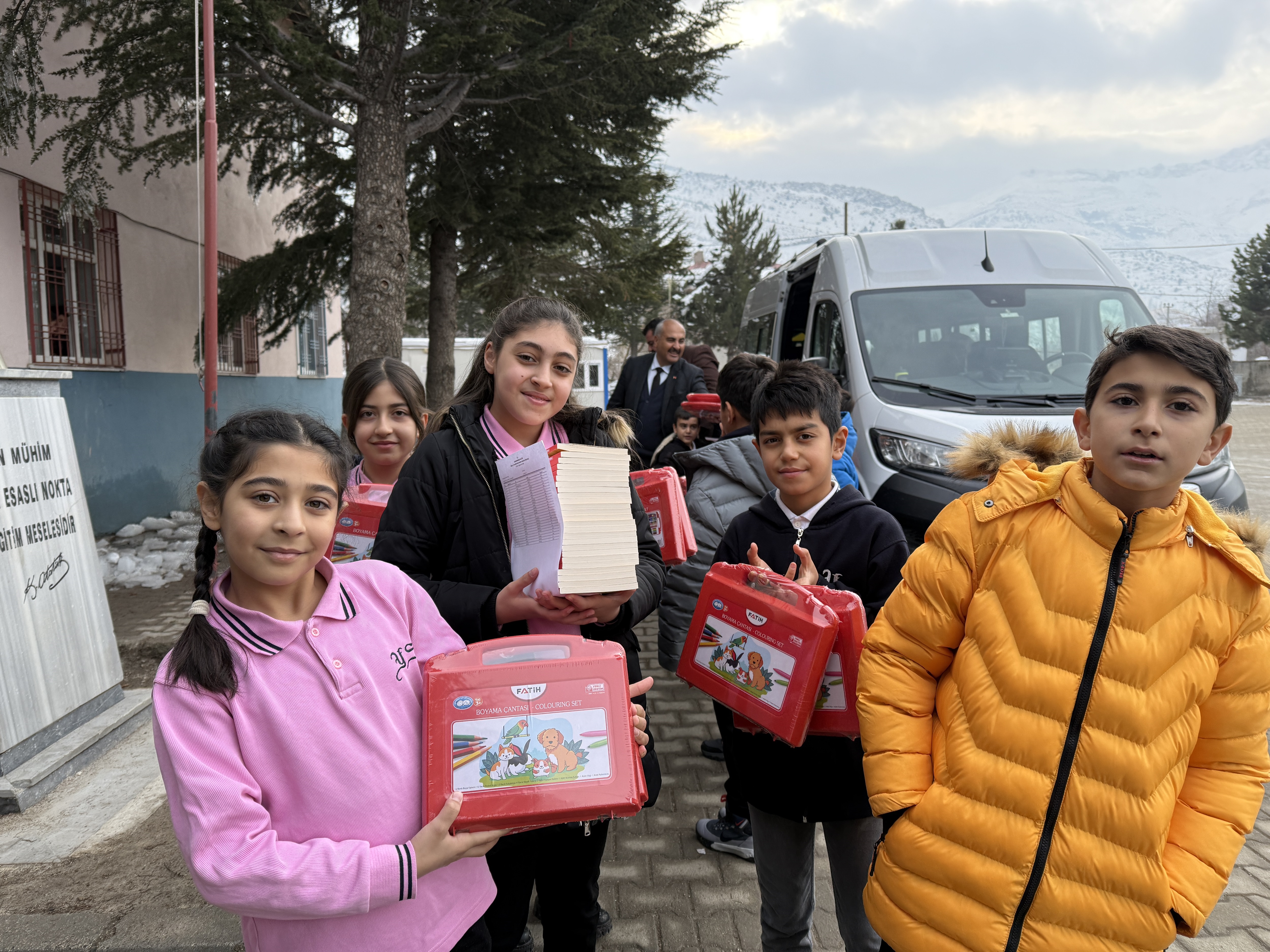 Kahramanmaraş’ta Öğrenciler Harçlıklarıyla İyilik Yaptılar (1)