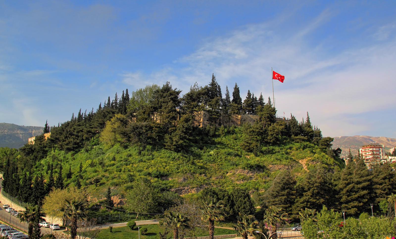 Tarihi Maraş Kalesi’nde Restorasyon Çalışmaları Başlıyor (1)