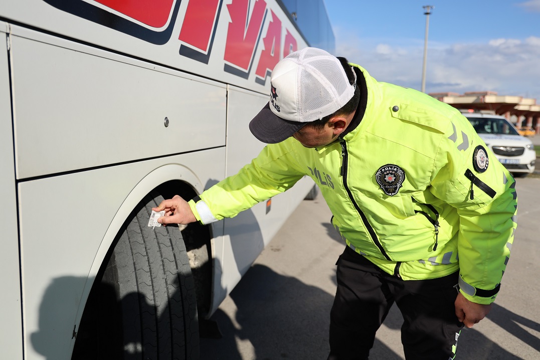 Yolcu Otobüslerine Yılbaşı Denetimi (2)