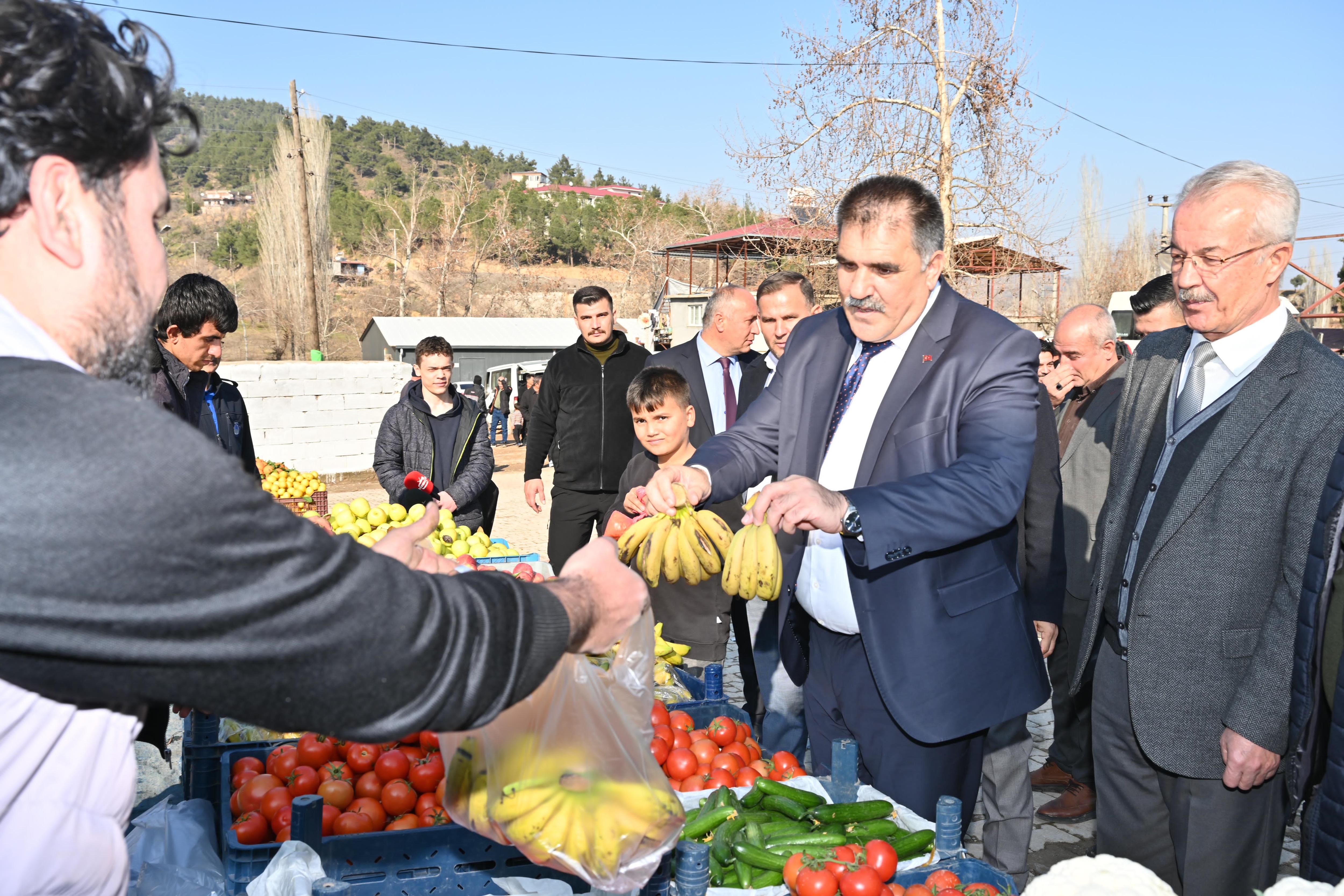 Başkan Mehmet Karaca Yeşilyöre’ye Semt Pazarı Kazandırdı (7)