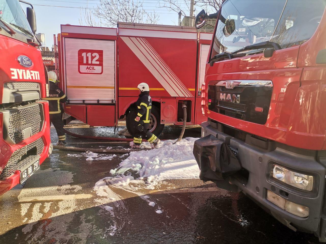 Kahramanmaraş'ta Market Yangını Kontrol Altına Alındı (2)