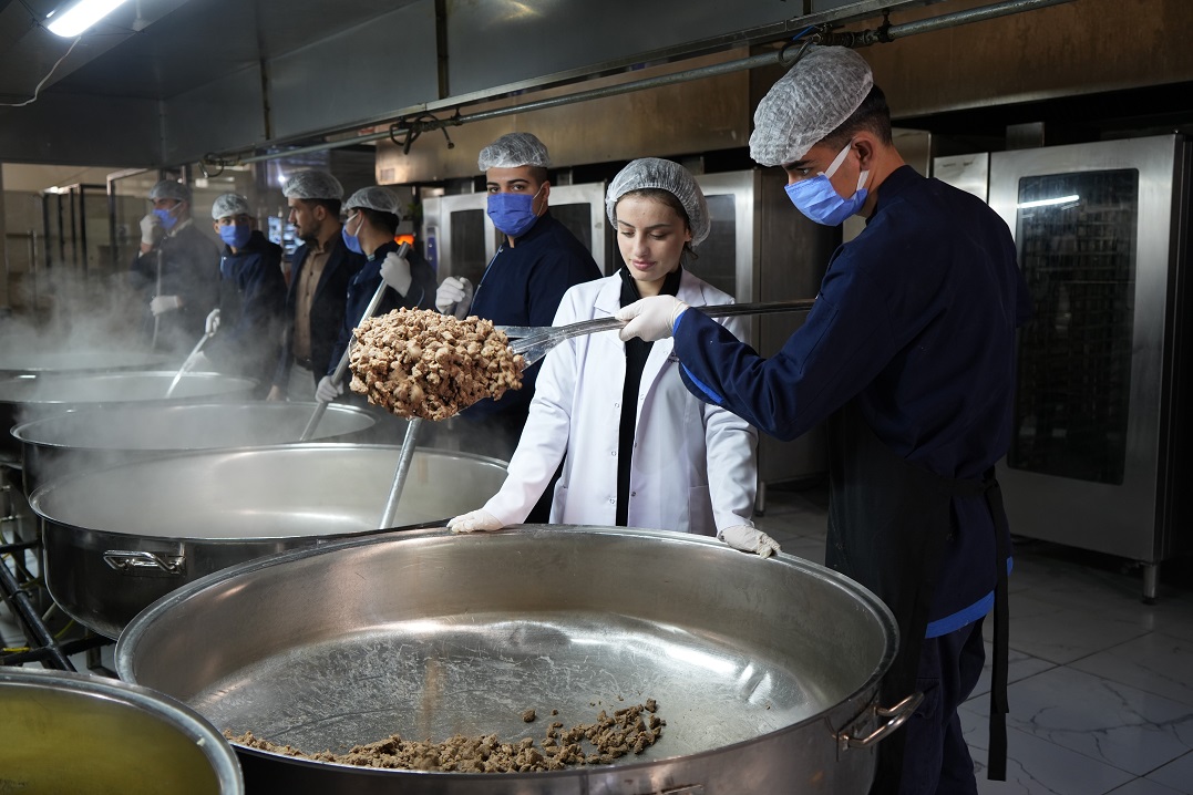 Lise Öğrencileri Günde 10 Bin Kişiye Yemek Hazırlıyor (3)