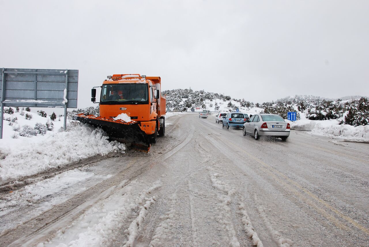 Antalya'da Kar Yağışı, Sürücüler Dikkatli Olmalı (2)