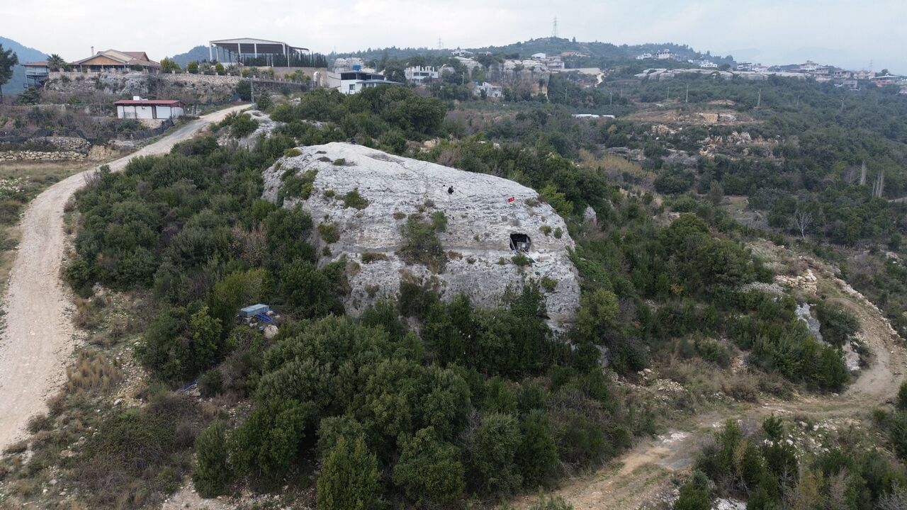 Depremin Ardından Mağaraya Sığındı 2 Yıldır Orada Yaşıyor (5)