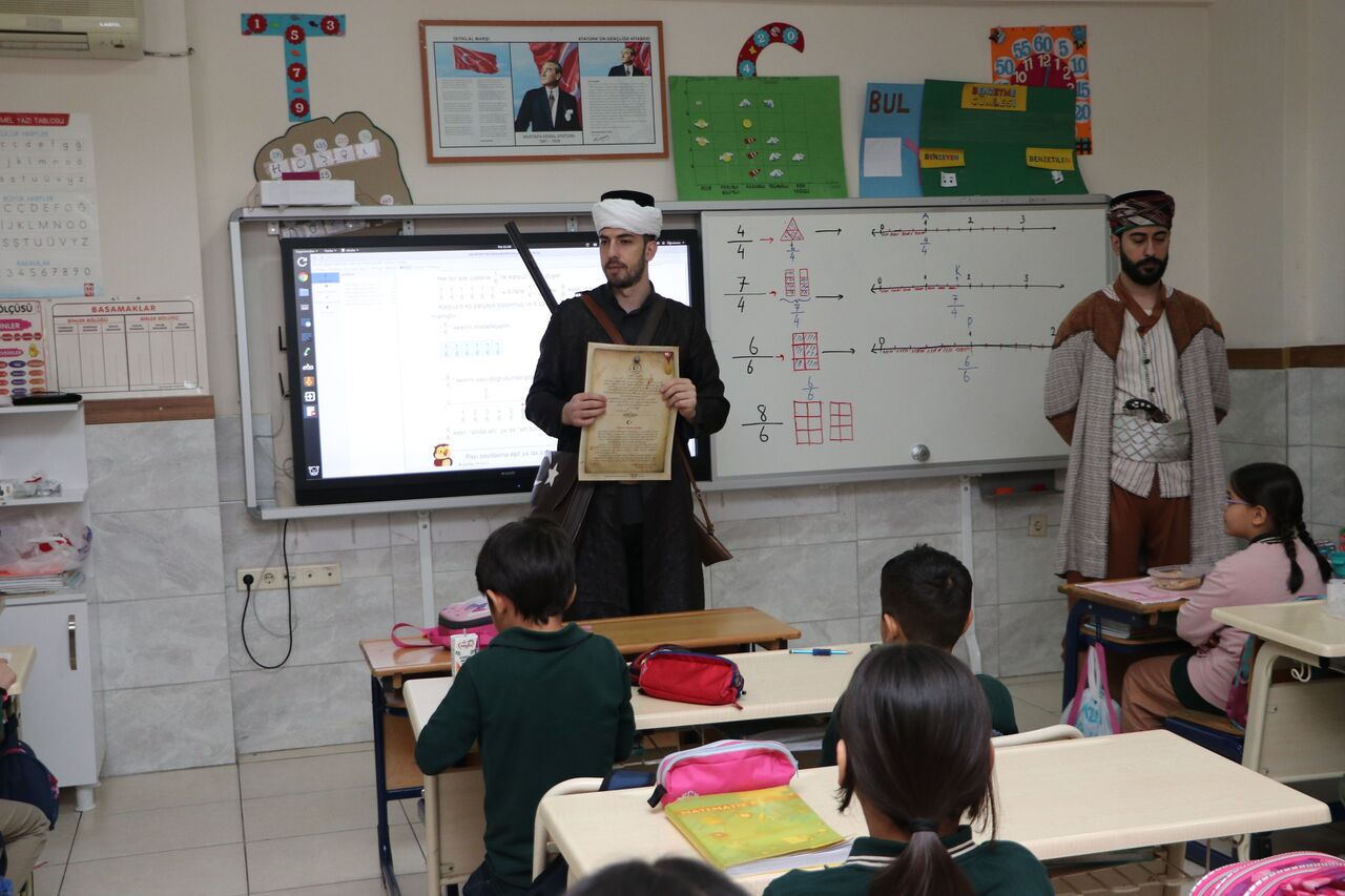 Kahramanmaraş’ta Tarihi Çat Kapı Ziyaretleriyle Milli Mücadele Anlatıldı (2)