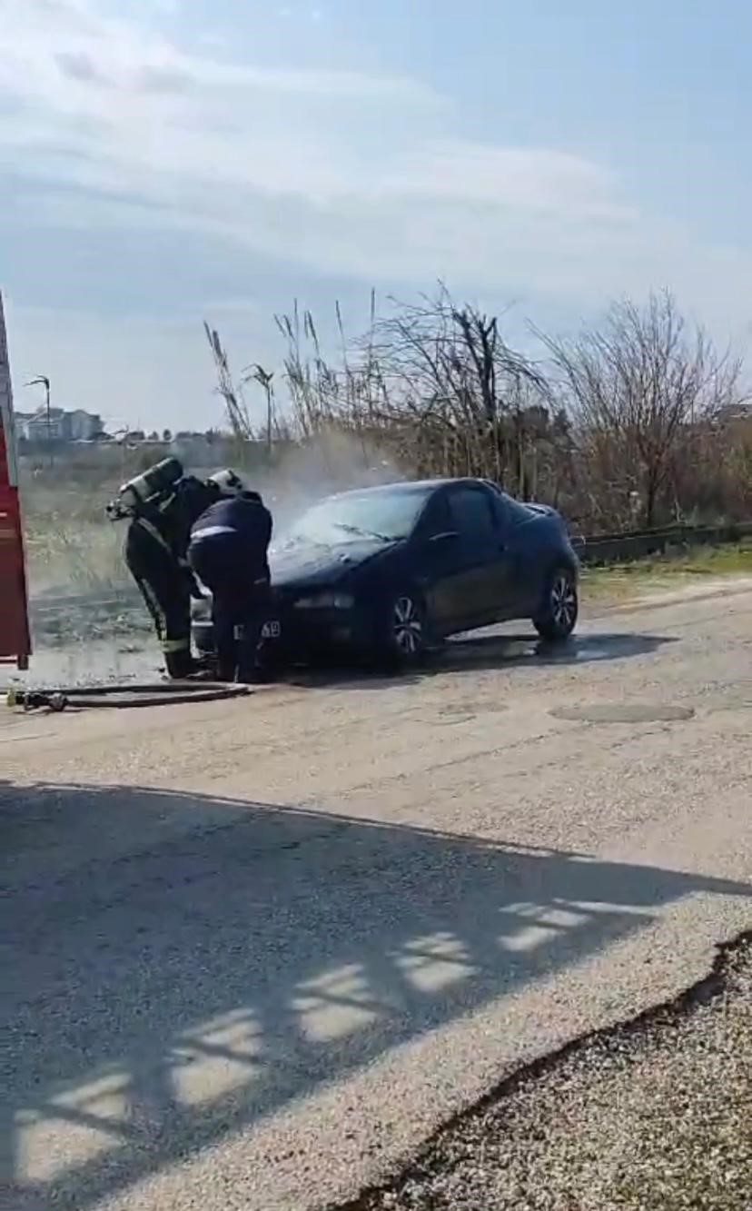 Seyir Halindeki Otomobil Alev Aldı! (1)