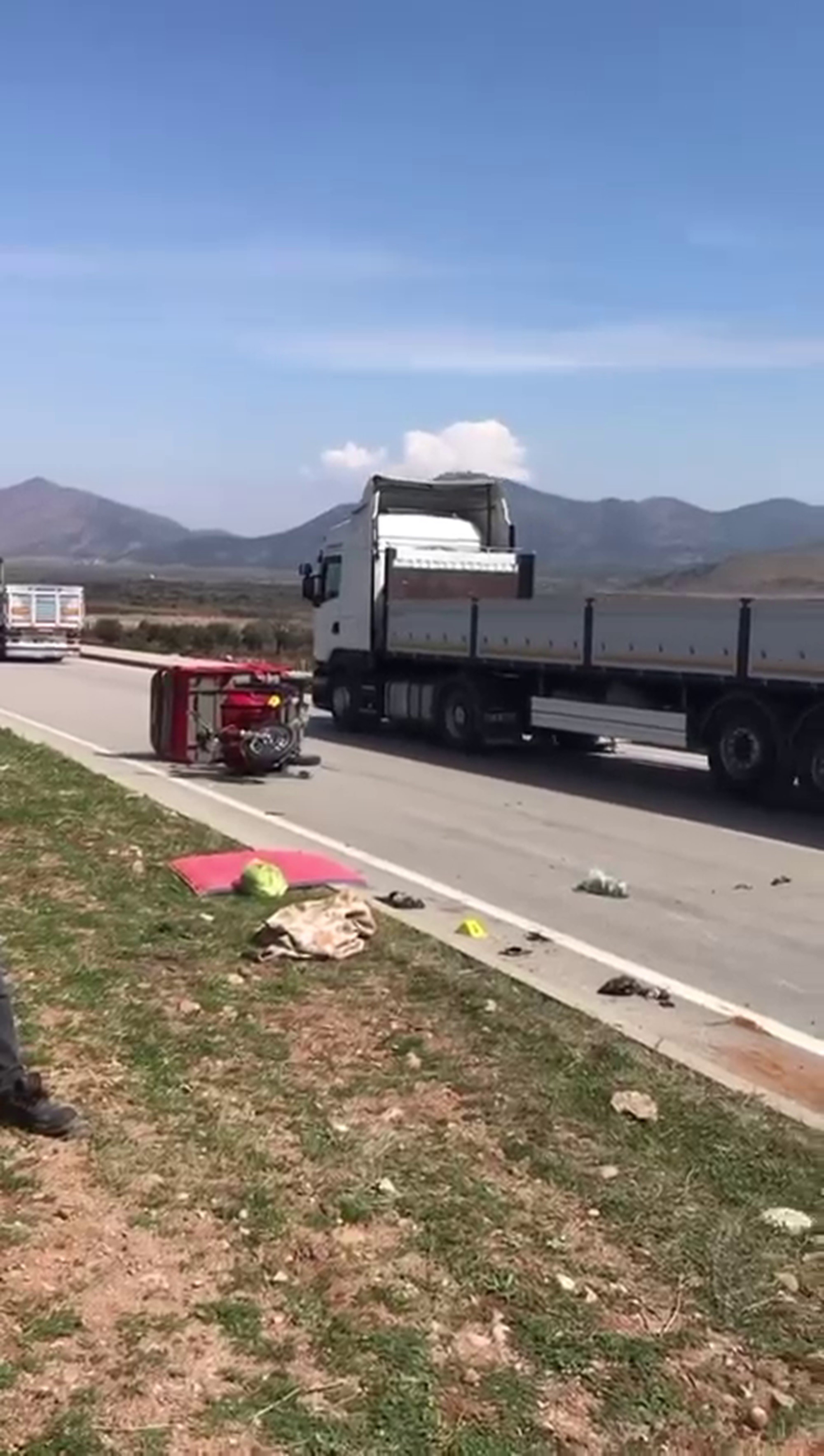 Feci Kaza Motosiklet Ile Otomobil Çarpıştı, 1 Ölü 1 Yaralı (2)
