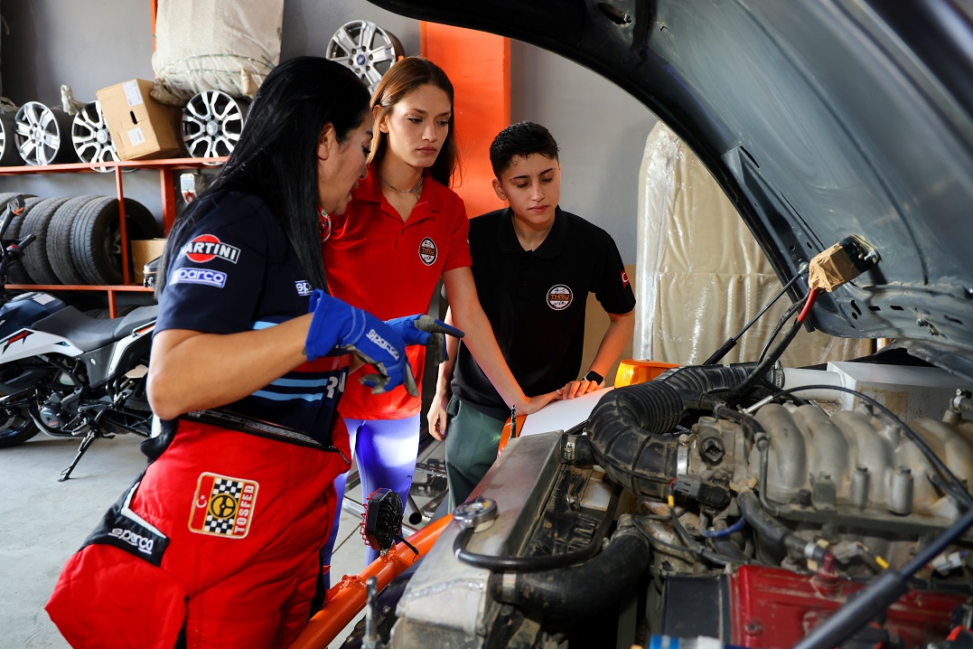Kadın Off Road Pilotu Şendağ Öztoprak, Erkeklere Meydan Okuyor! (1)