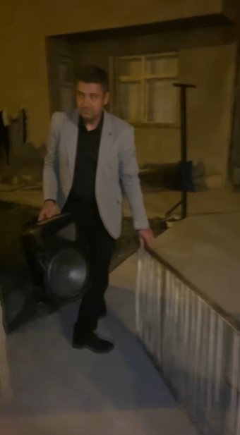 Muhtar, Seyyar Ses Sistemiyle Sahura Kaldıran Çözümü Buldu (4)