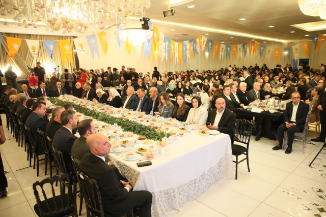 Orta Aa 20250308 37283614 37283612 Ak Parti Genel Baskan Yardimcisi Yavuz Geleneksel Vefa Iftarina Katildi