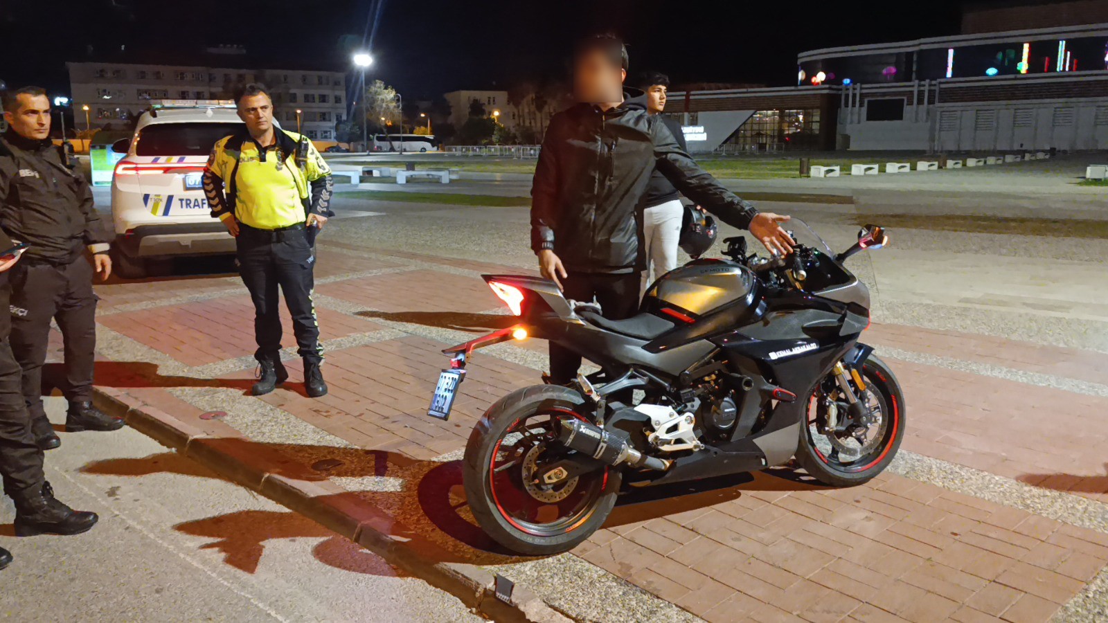 Plakasını Bereyle Kapatan Motosiklet Sürücüsüne Ceza (3)