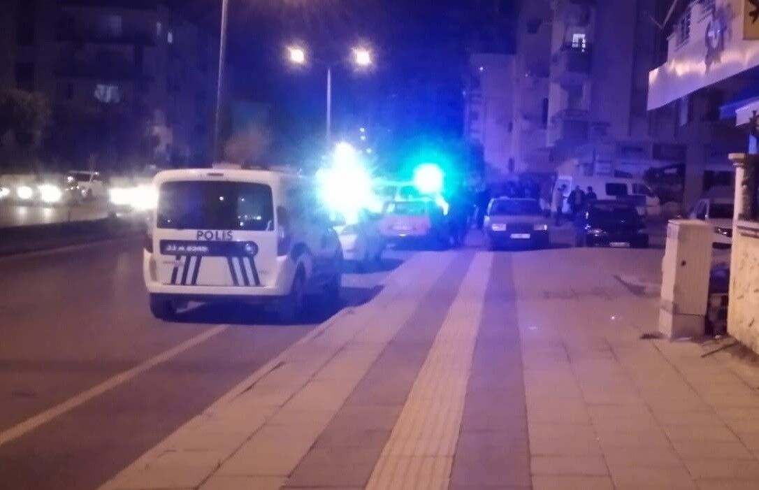 Sokak Ortasında Boynundan Bıçaklanan Genç (1)