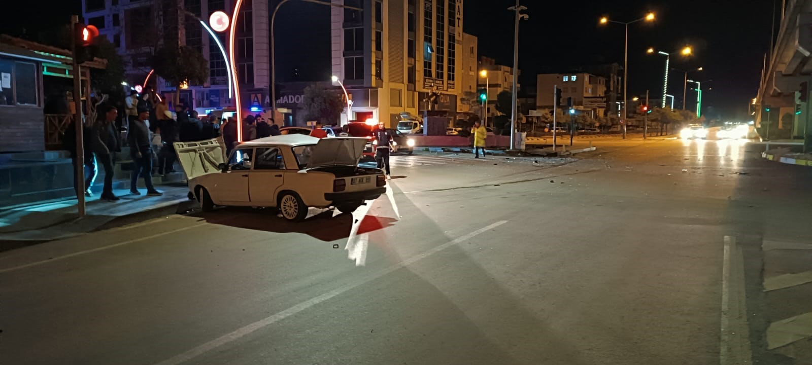 Tofaş Otomobili Hurdaya Döndü, 3 Kişi Yaralandı (2)