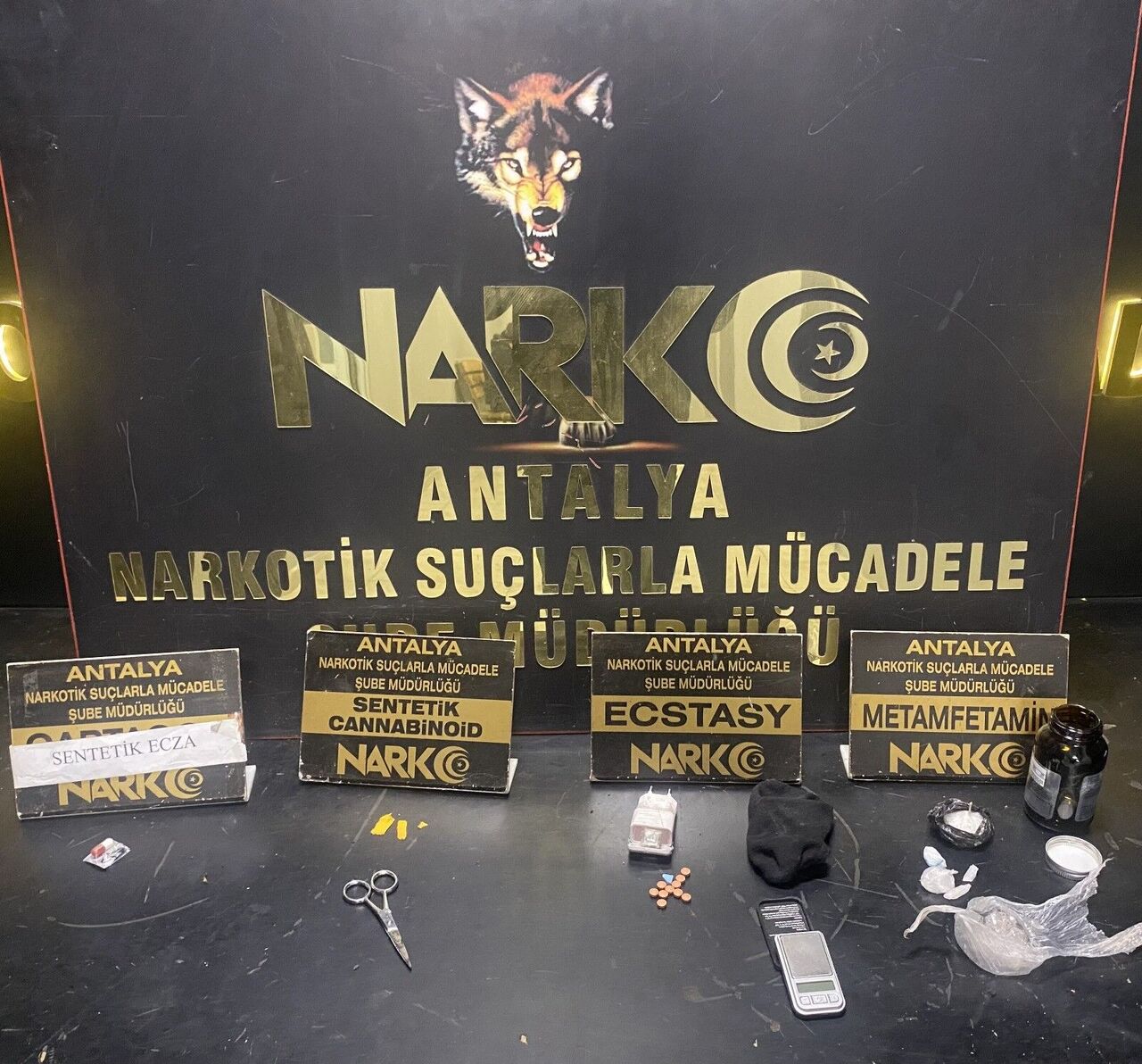 Yasaklı Madde Ticareti Yapan 16 Kişi Tutuklandı (3)