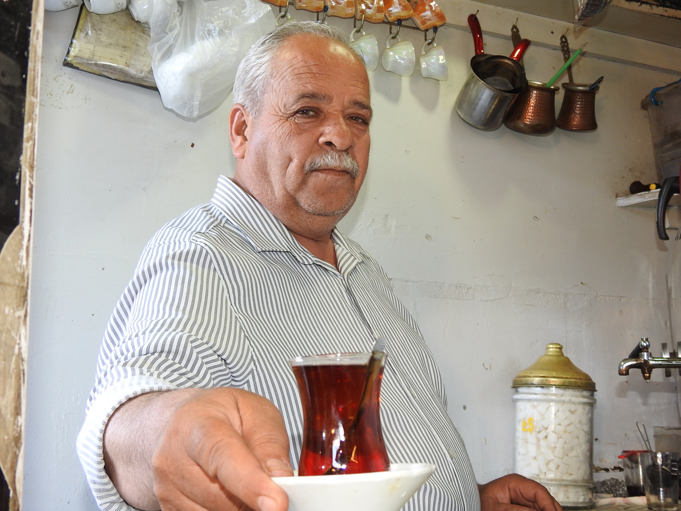 35 Yıllık Emek, 1 Metrekarede Demlenen Hayat Çaycı İsmet Baba (6)
