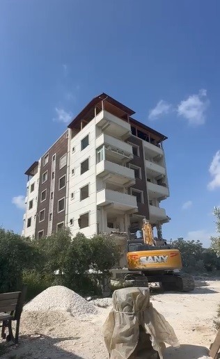7 Katlı Bina Yıkıldı O Anlar Kamerada (3)