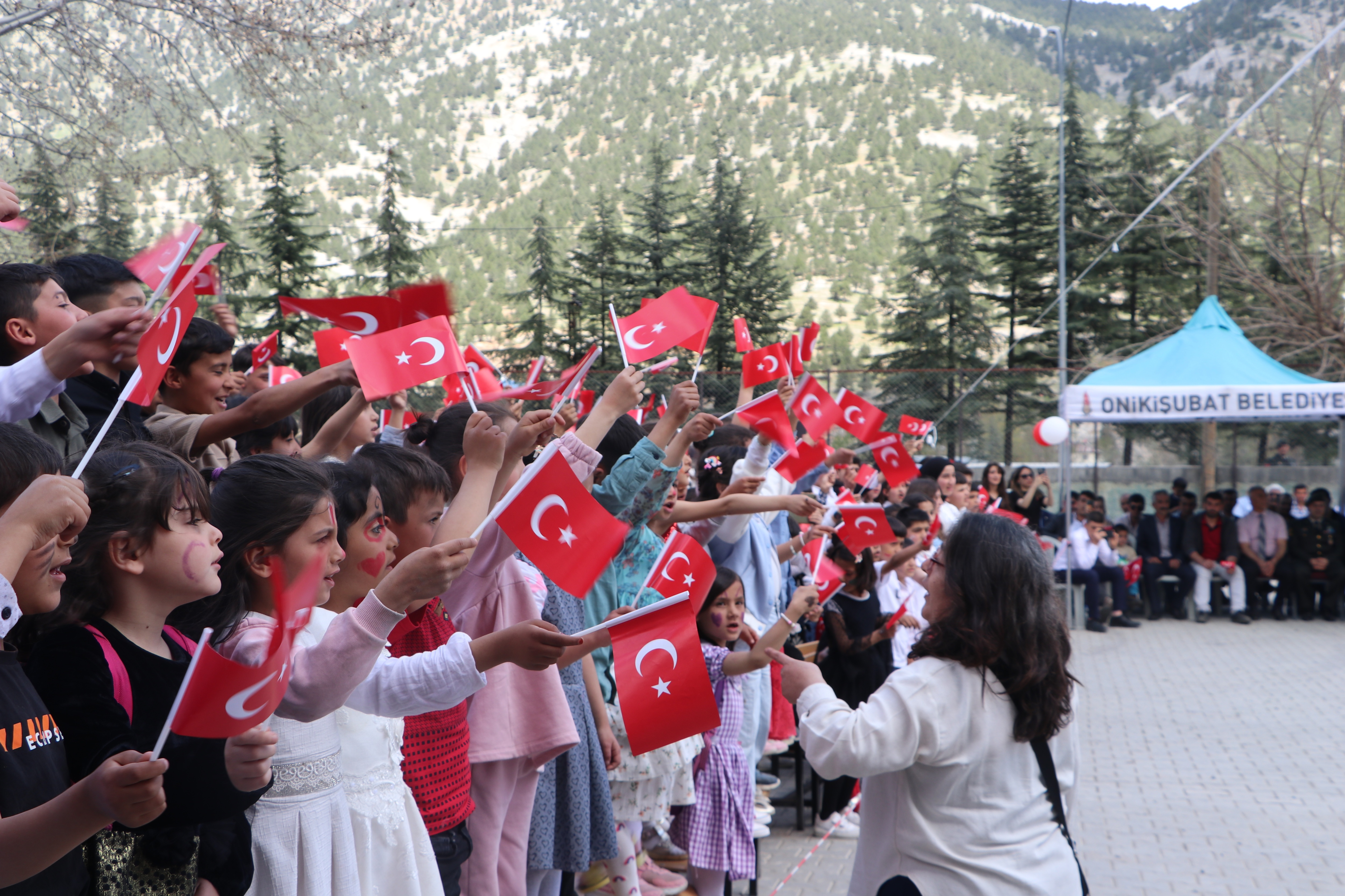 Adana’dan Gelen Askeri Bando, Kahramanmaraşlı Öğrencilerle Buluştu (2)