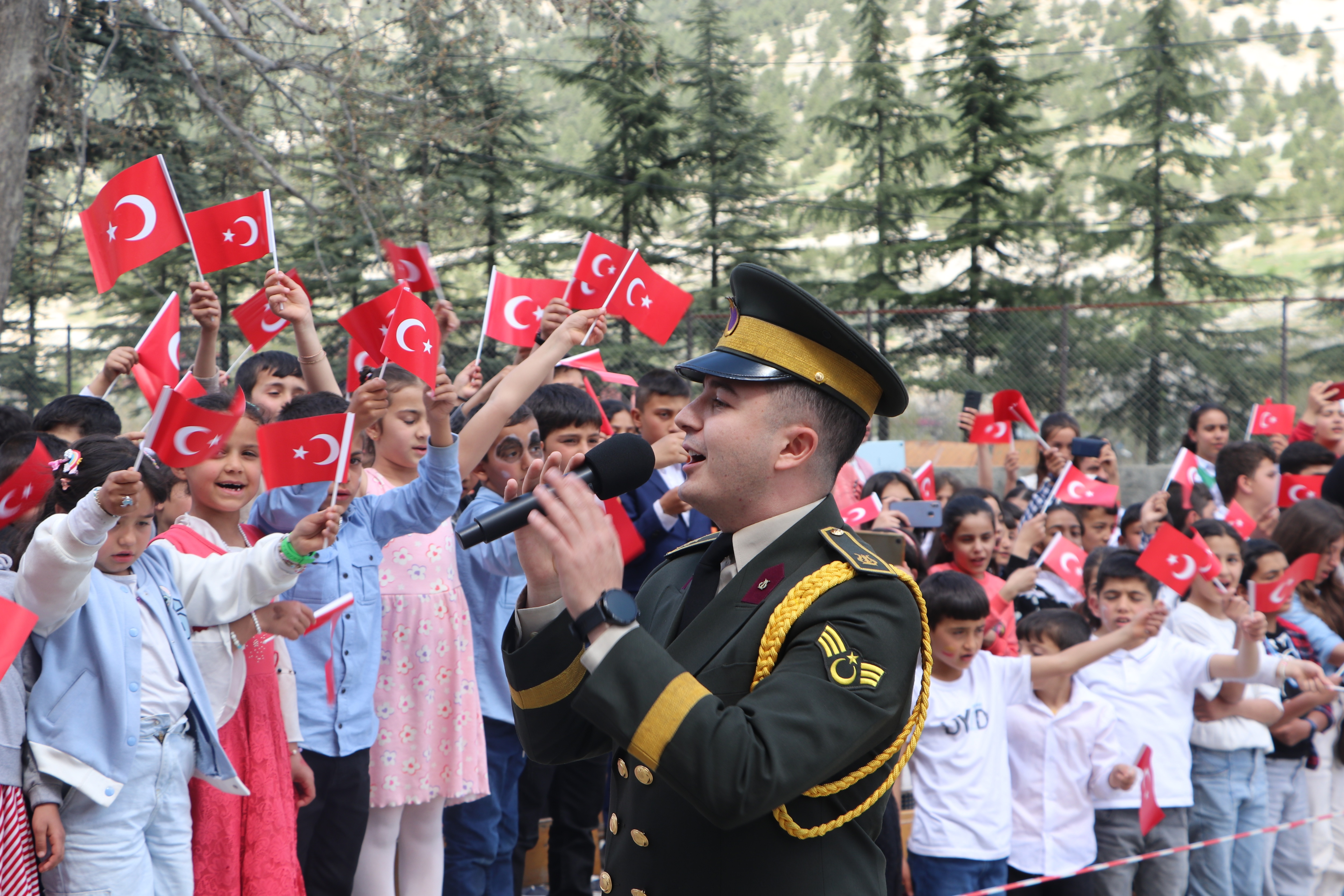 Adana’dan Gelen Askeri Bando, Kahramanmaraşlı Öğrencilerle Buluştu (3)